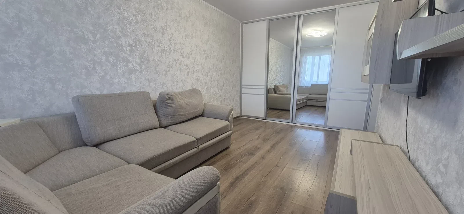 3-комнатная квартира, Ирпень: отопление без света, большой балкон, фото 4