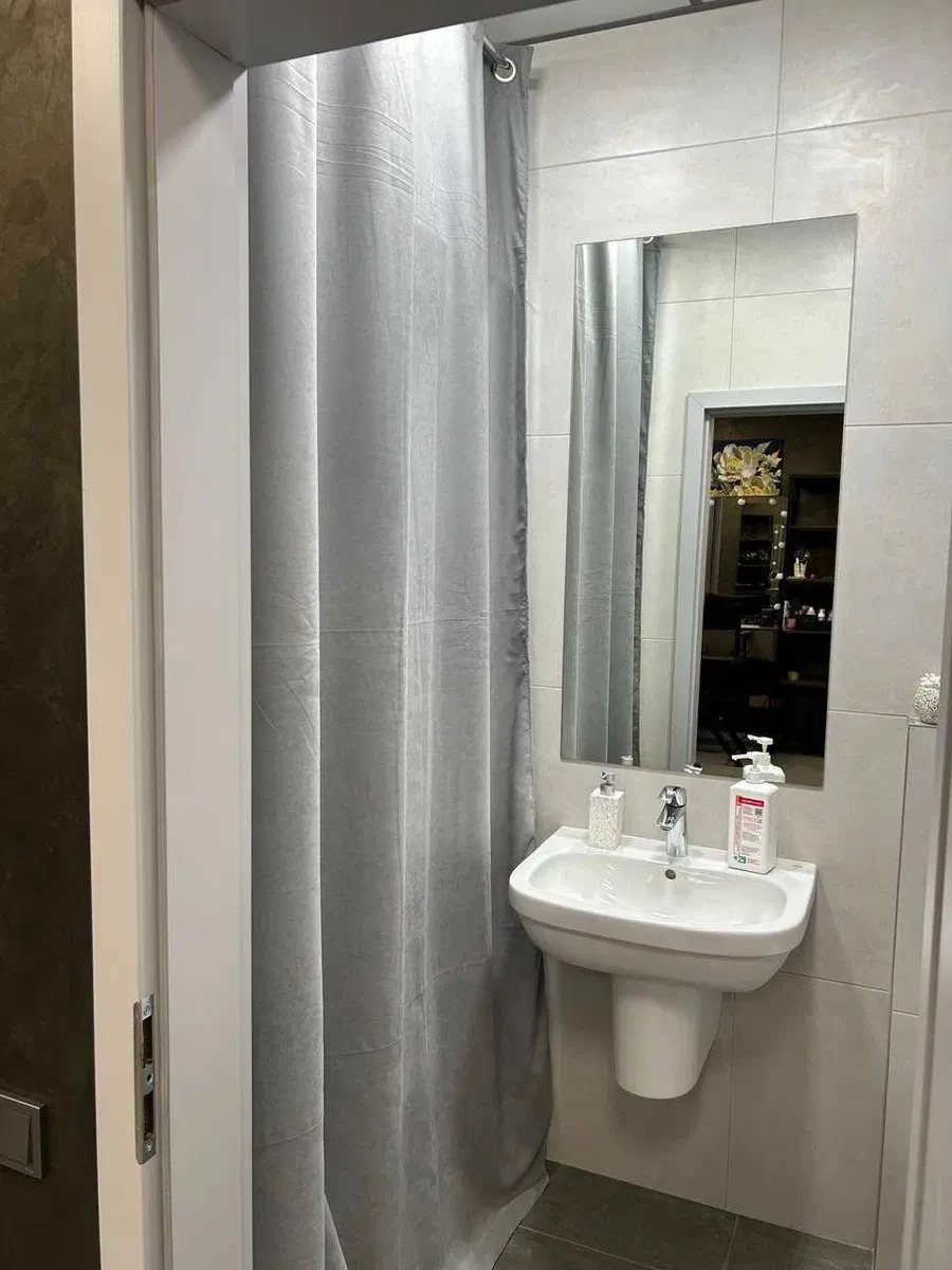 Кабінет в IQ-HOUSE: власний санвузол, інтернет під час відключень - фото 4