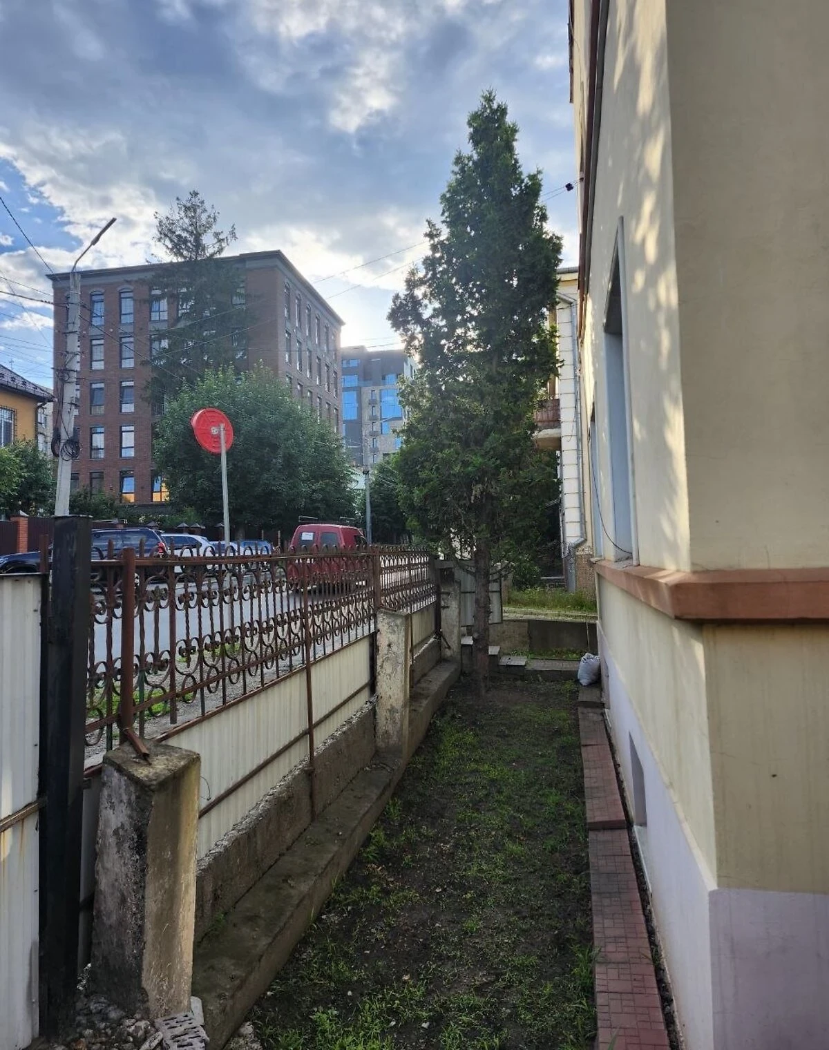 Будинок, Шевченківський: 5 спалень, 4,5 сотки, 3 поверхи - фото 2