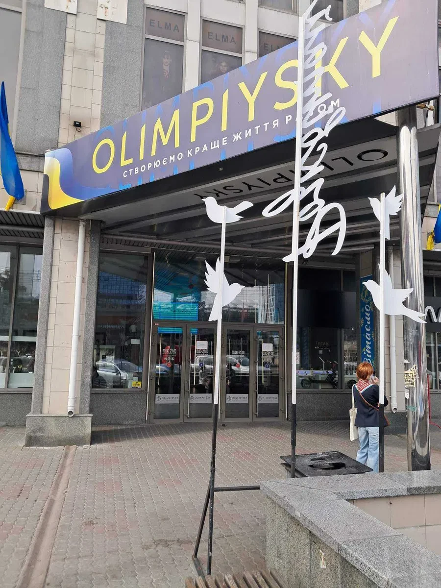 Приміщення, Голосіївський: біля ескалатора, метро Олімпійська - фото 1