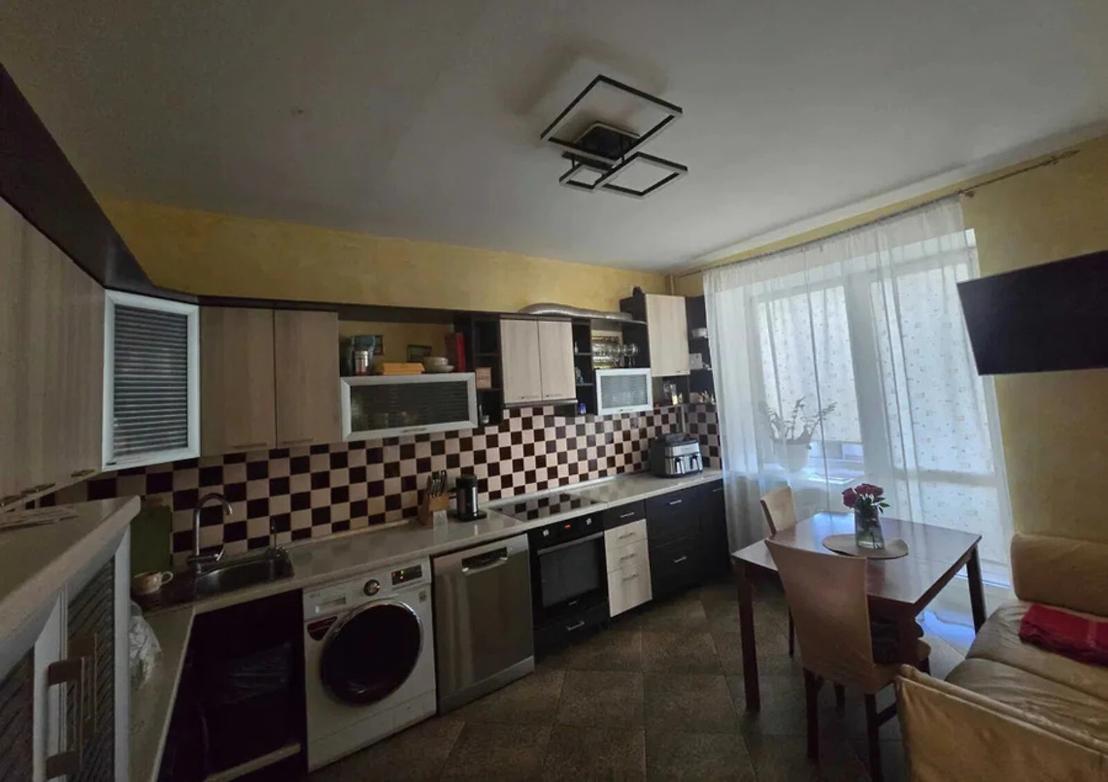 2-кімнатна квартира, Батальна: євроремонт, внутрішній двір - фото 1