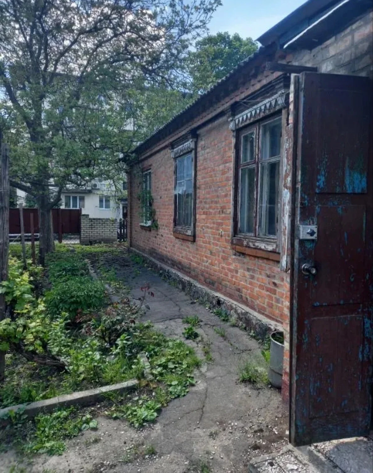 Будинок, Автозаводський: цегляні стіни, колонка, фото 3