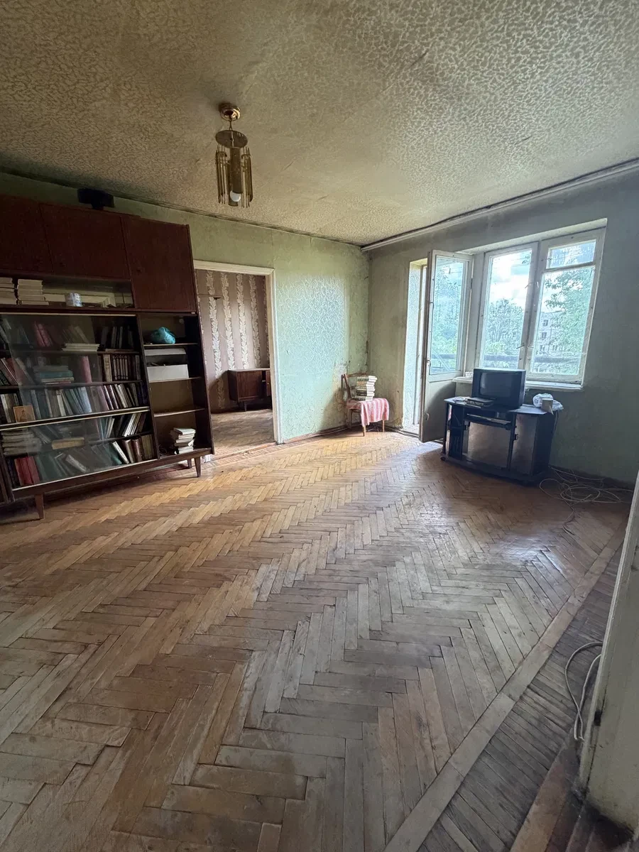 2-кімнатна квартира, ХТЗ: під ремонт, суміжно-паралельні кімнати