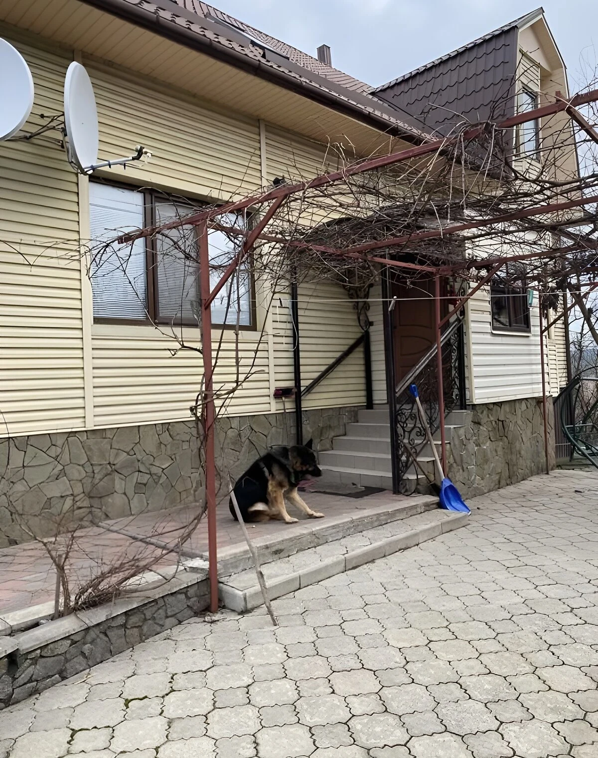 Будинок, Тростянець: гараж, свердловина - фото 1