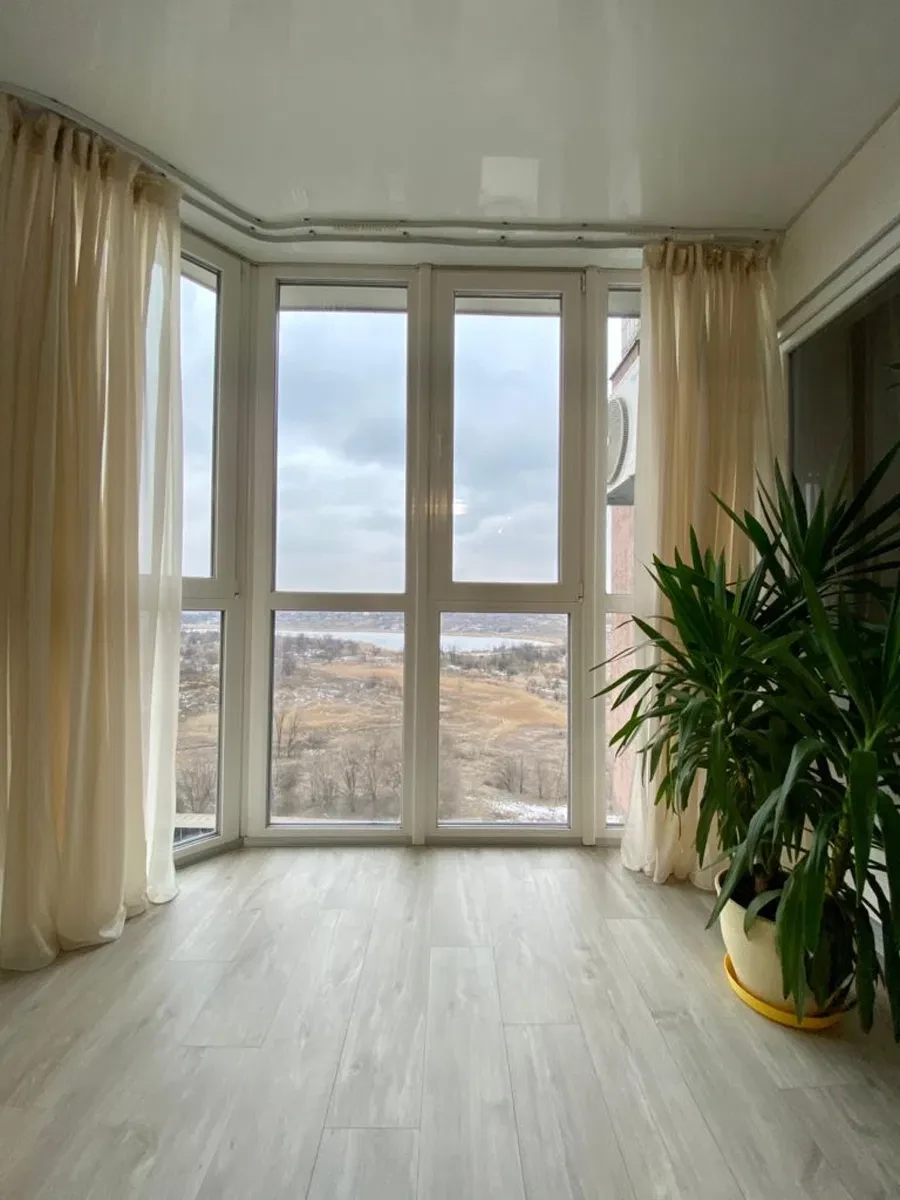3-кімнатна квартира, Покровський: авторський ремонт, цілодобова охорона - фото 2