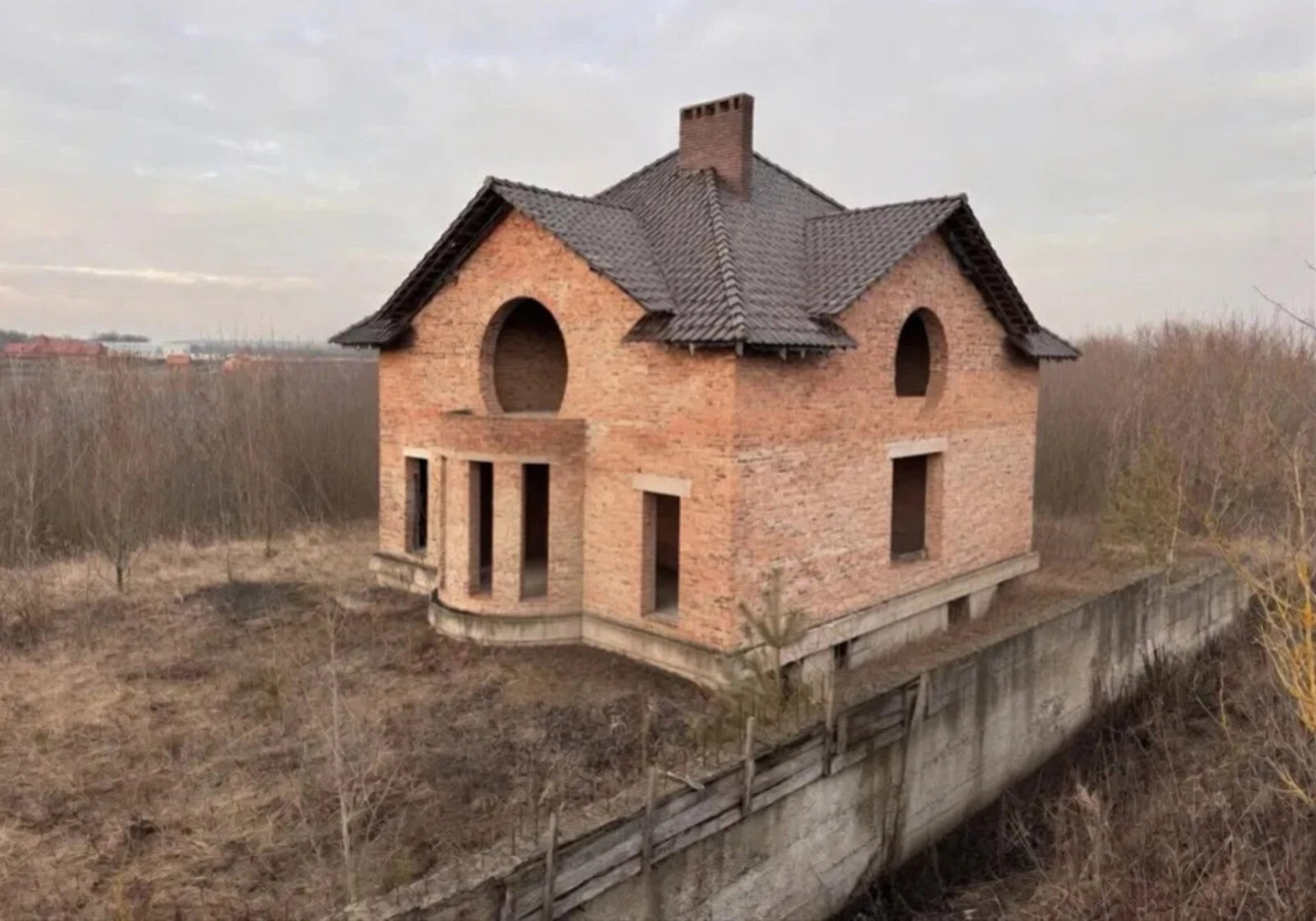 Будинок, Лище: цегляні стіни, дах із керамічної черепиці, фото 5