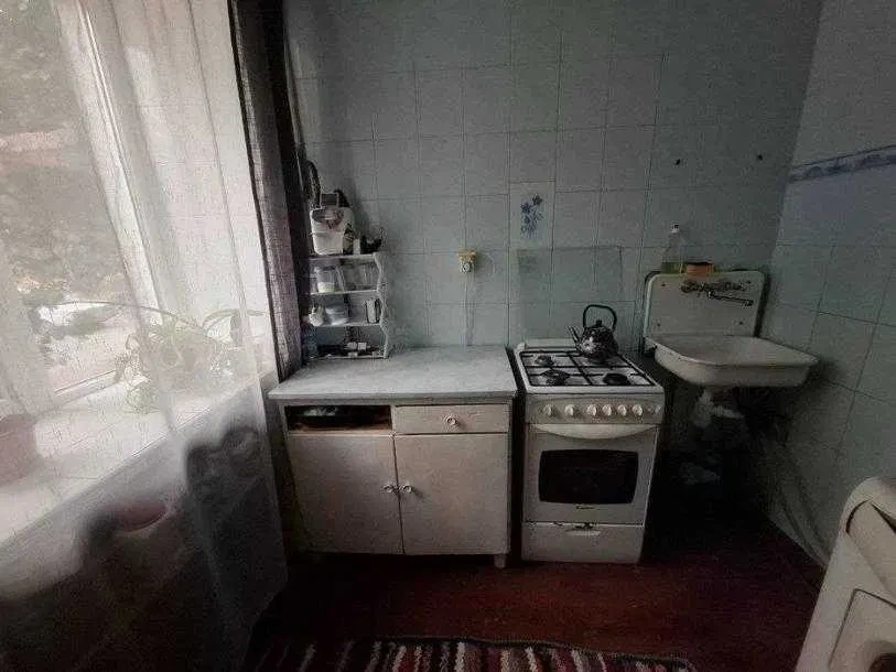 1-кімнатна квартира, Слобідський: цегляний будинок, засклена лоджія, фото 1