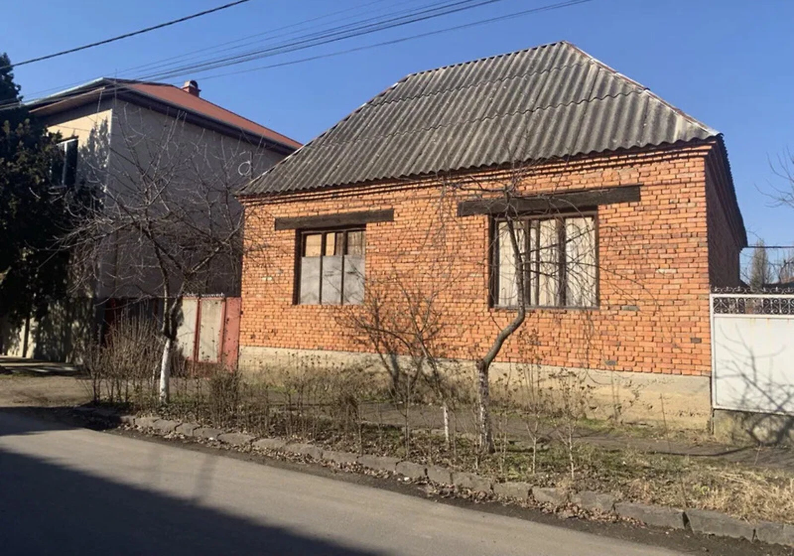Будинок, Берегово: ділянка 5,6 сотки, цегляні стіни - фото 1