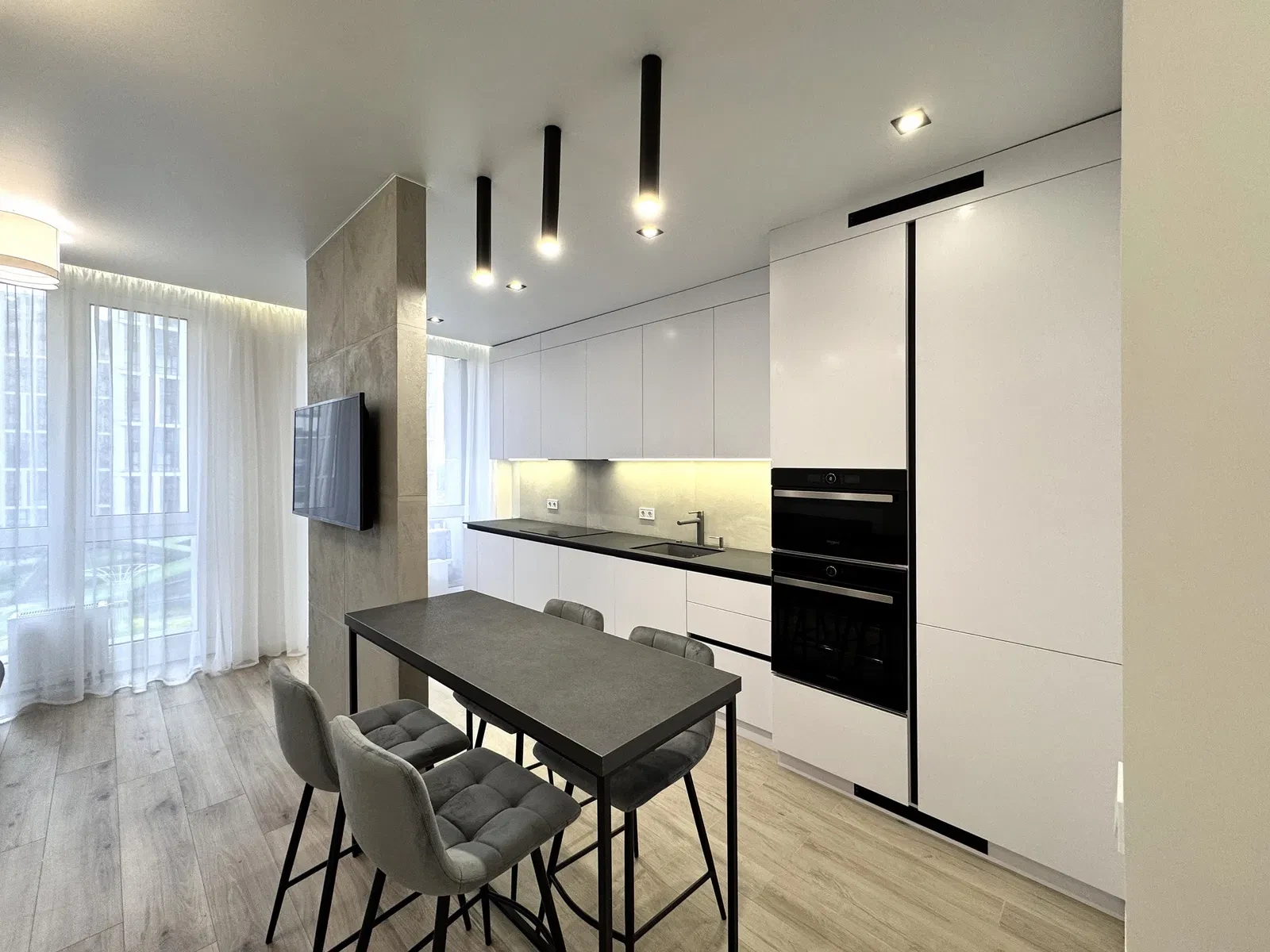 Студія у ЖК Славутич: авторський ремонт, метро за 150 м - фото 1