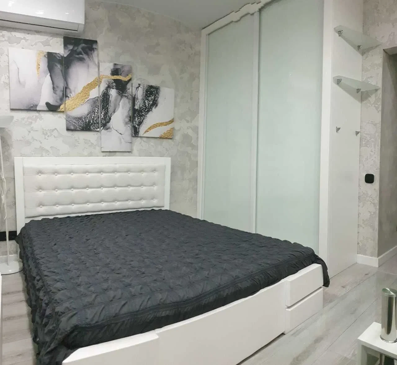 1-кімнатна квартира у ЖК Республіка: дизайнерський ремонт, метро Теремки - фото 3