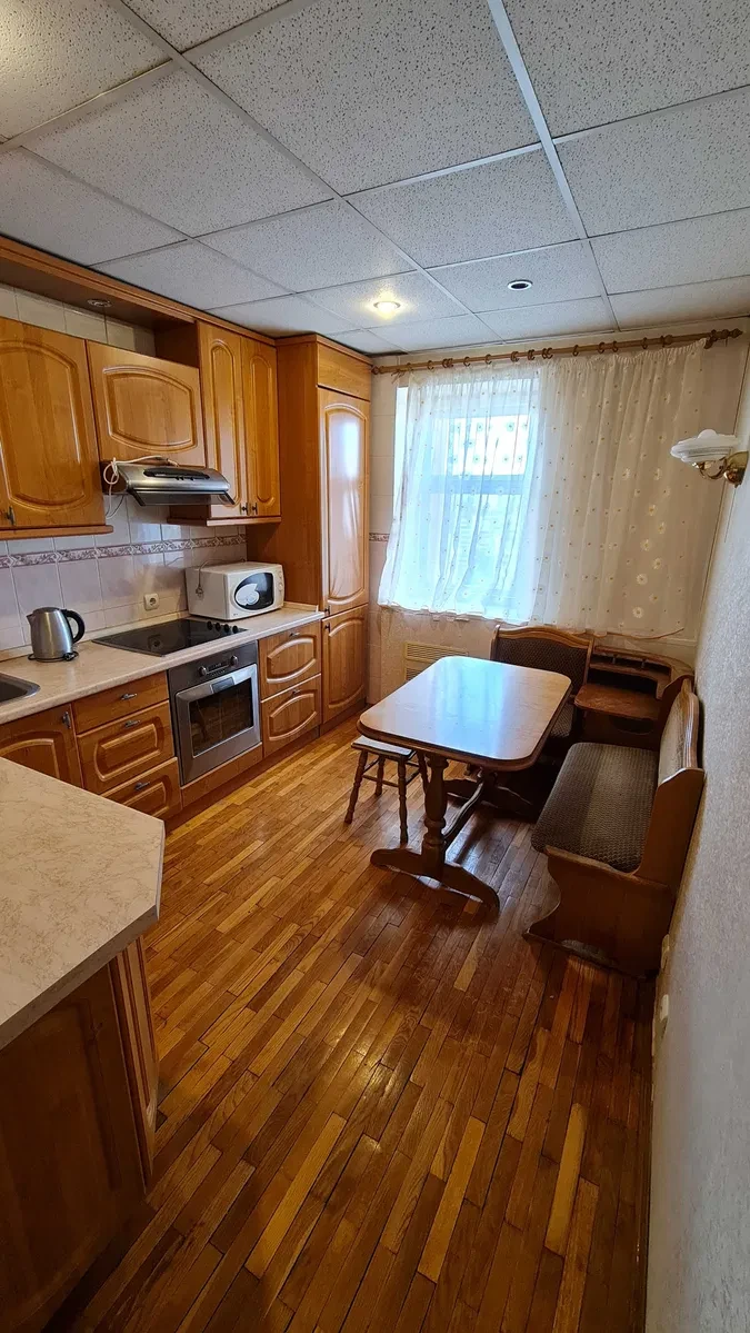 3-кімнатна квартира, Дарницький: метро Осокорки, 3 балкони