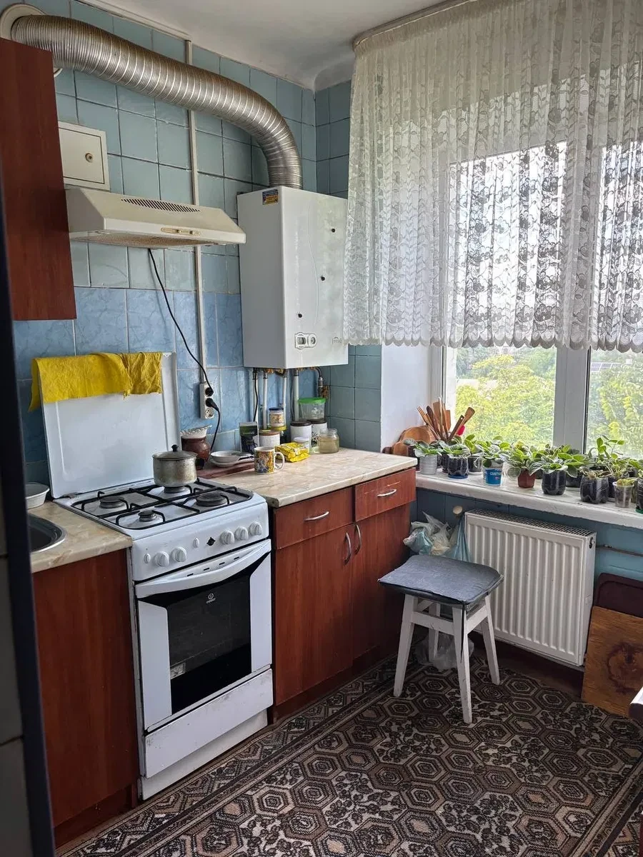 Кімната, Центр: для дівчини, автономне газове опалення, комунальні включені - фото 2