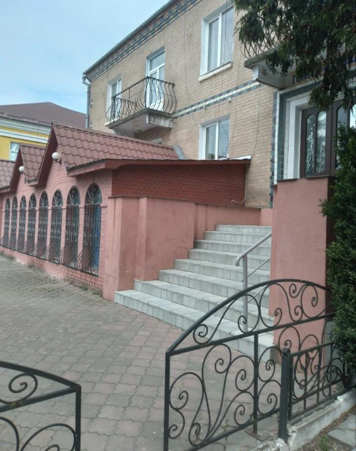 Адміністративна будівля, Дунаївці: 25 приміщень, під дитячий садочок - фото 1