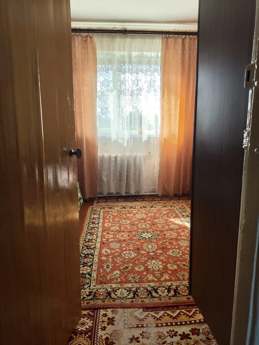 3-кімнатна квартира, Ладижин: не кутова, вікна на обидві сторони, фото 3