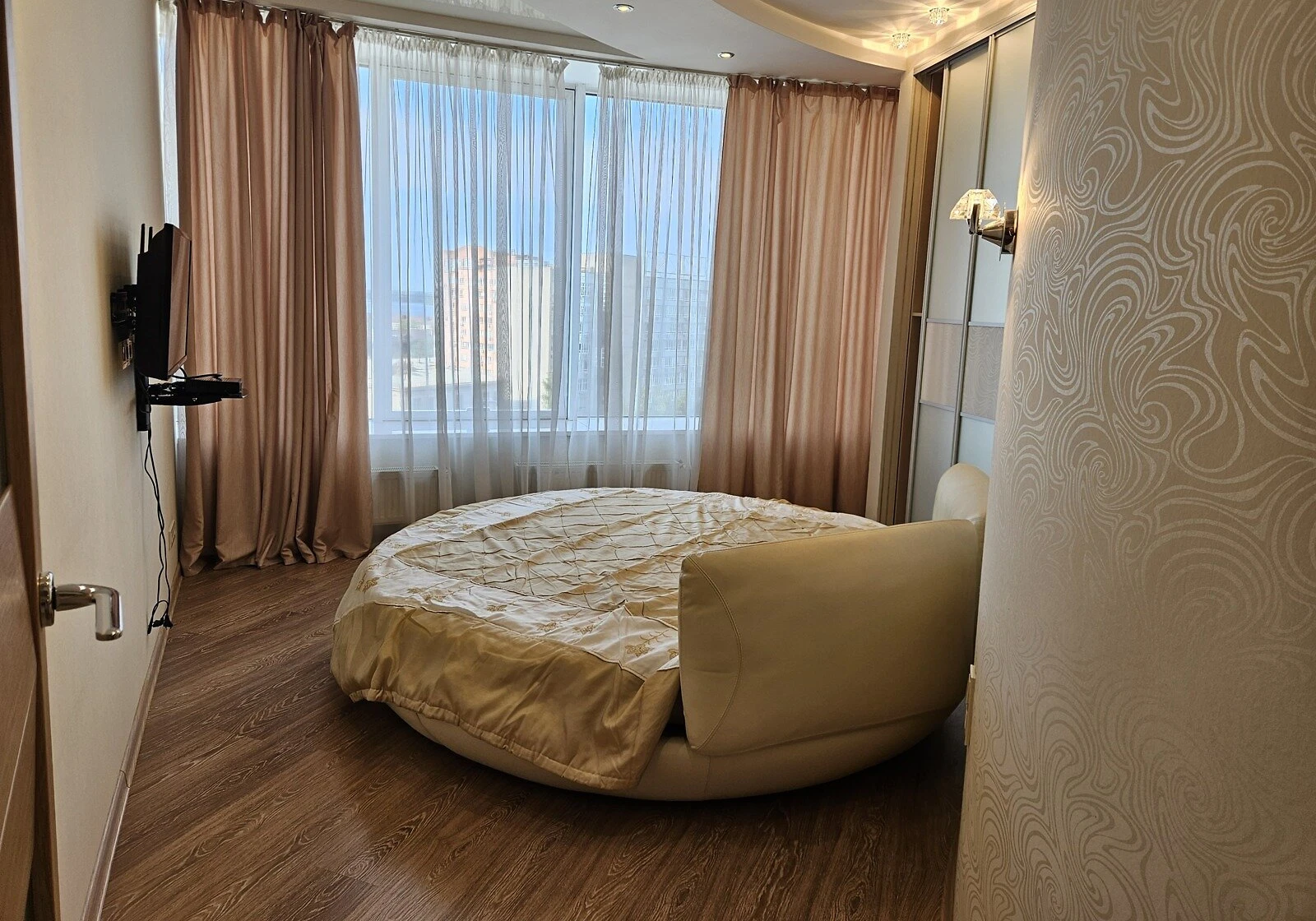 3-комнатная квартира, Центр: кухня-студия, дизайнерский ремонт - фото 2