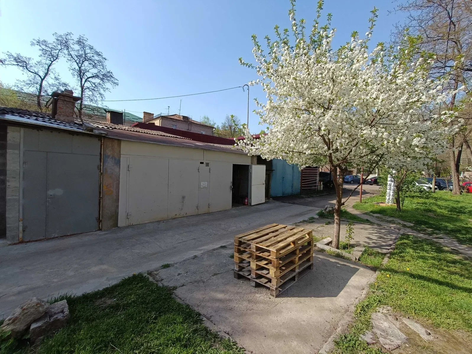 Склад-гараж, Шевченківський: 220 В і 63 А, бомбосховище - фото 1