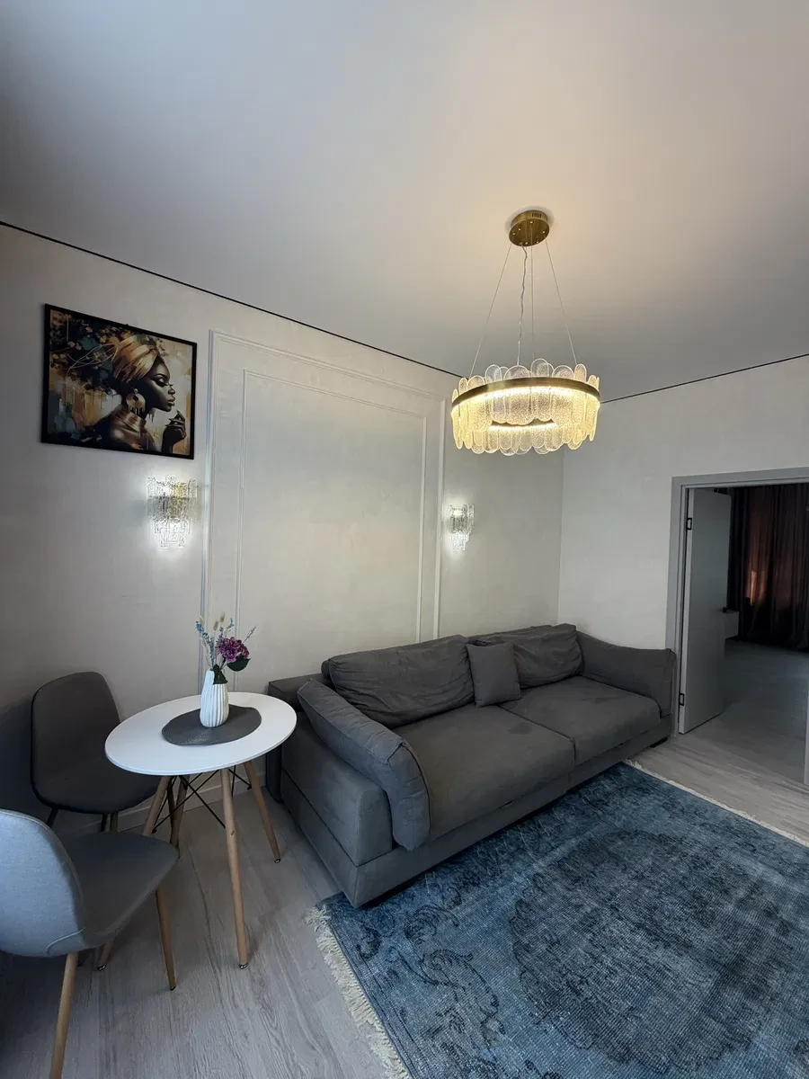 2-комнатная квартира, Заводский: капремонт, кухня-студия, сталинка - фото 4