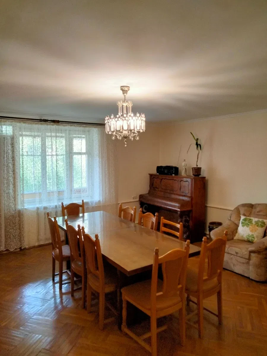 5-кімнатна квартира, Шевченківський: гараж, підвал 50 м²