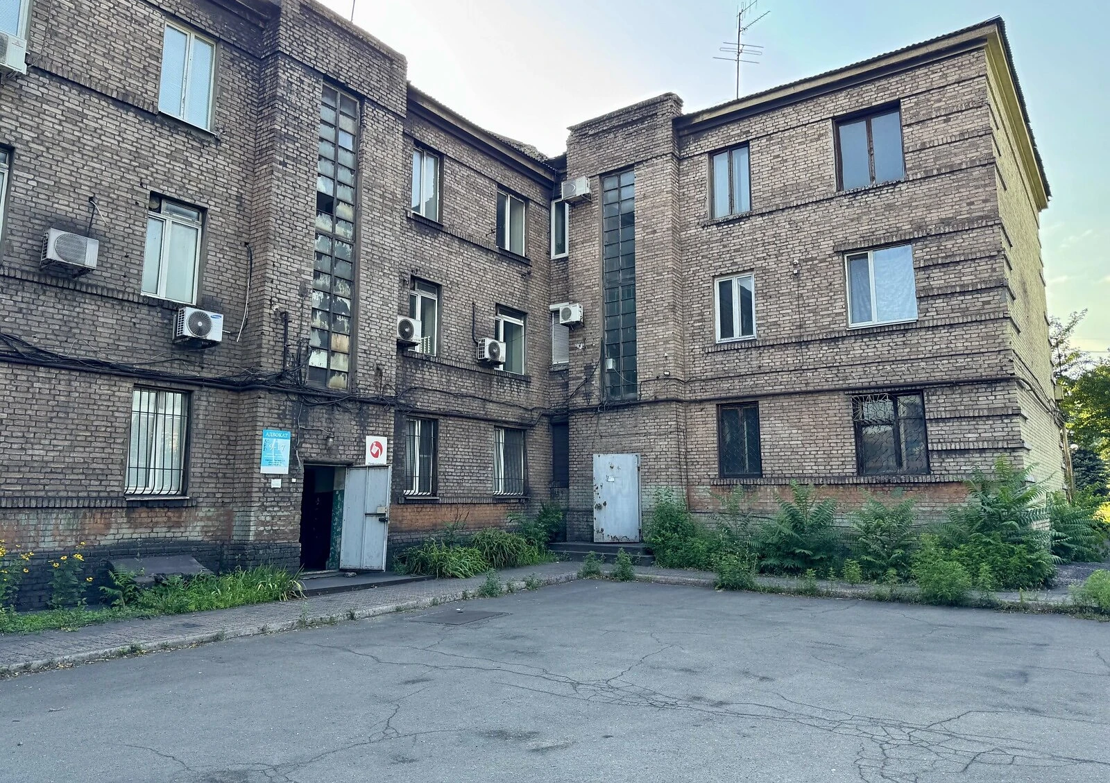 Офис, Заводской: фасадный, отдельное здание, терраса - фото 2