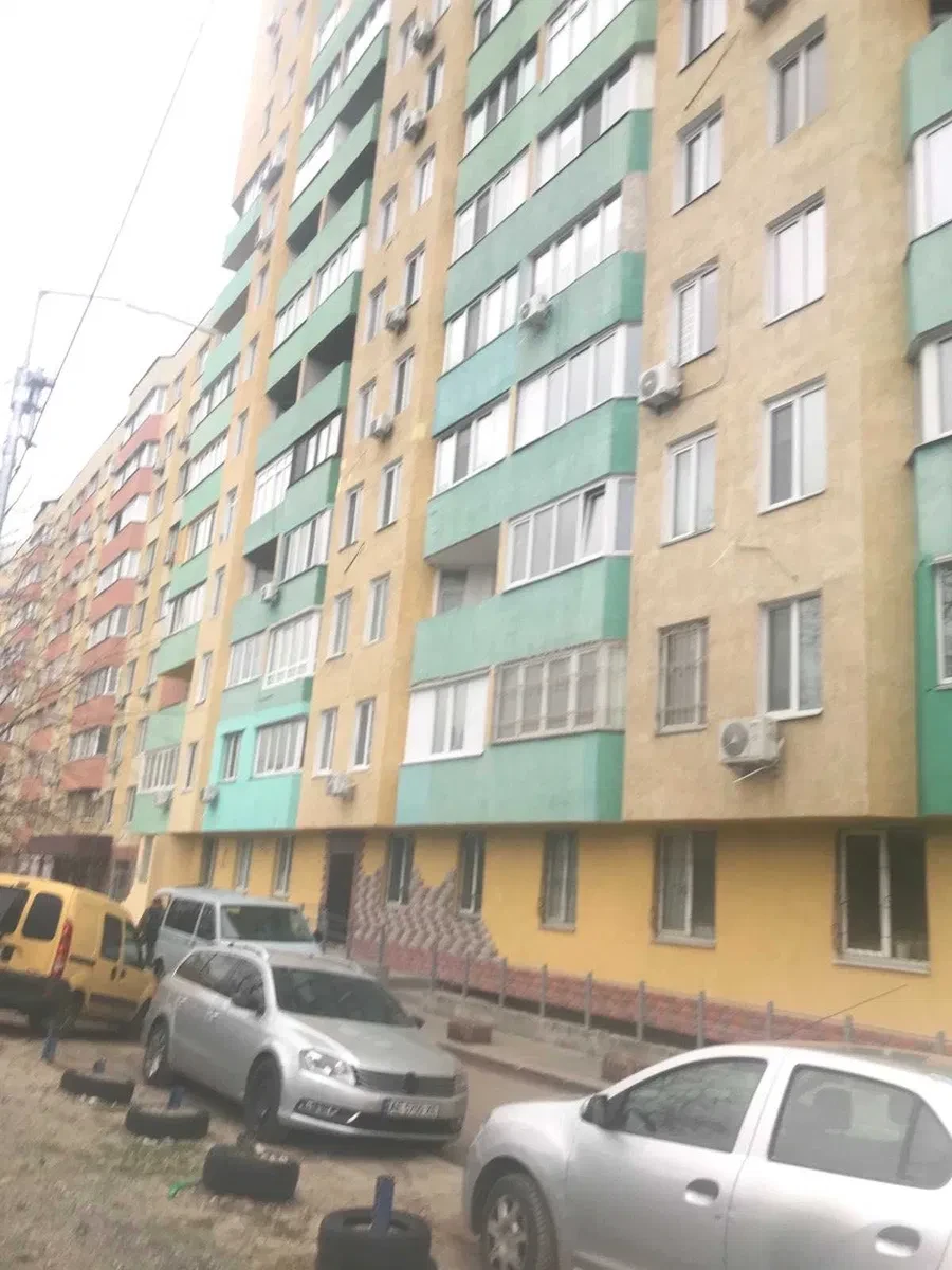 1-комнатная квартира, Днепровский: генератор для лифтов, воды и тепла - фото 1