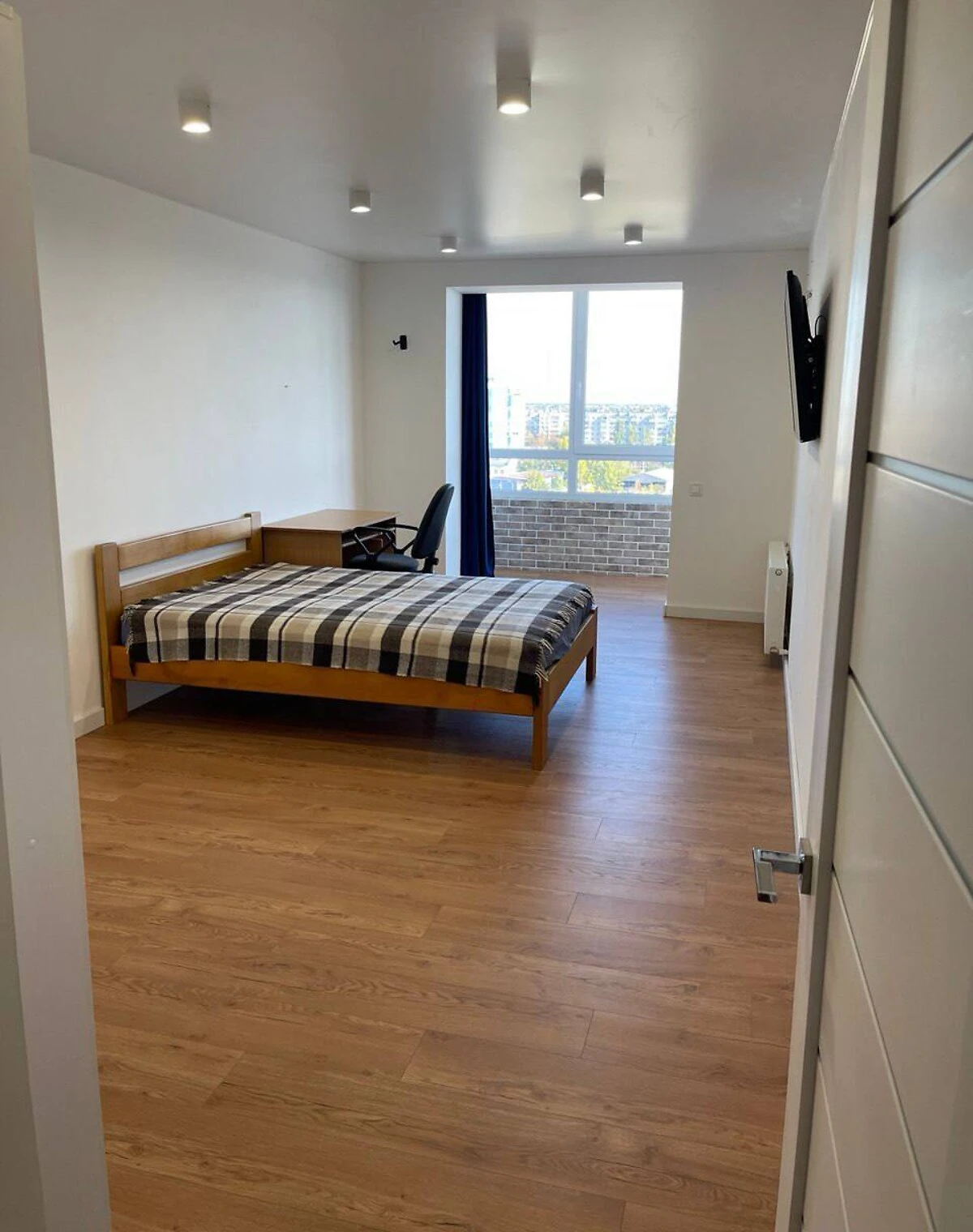 3-кімнатна квартира, Автозаводський: дизайнерський ремонт, кухня 40 м², фото 5
