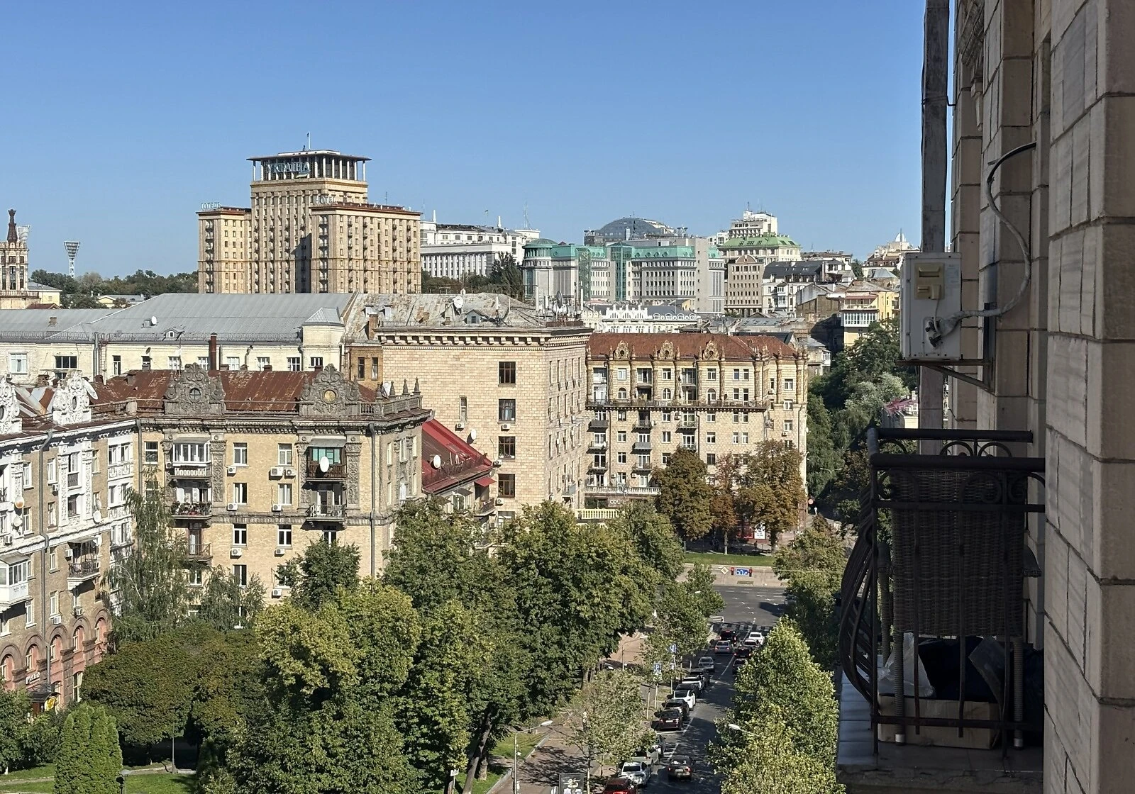 3-кімнатна квартира, Центр: кухня-студія, укриття в будинку - фото 1