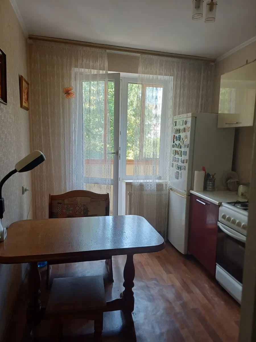 3-кімнатна квартира, ЮЗР: євроремонт, паркомісце, панорамні вікна, фото 3