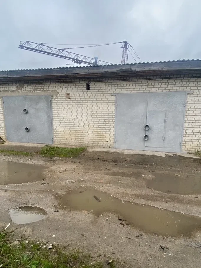 Гараж, Шостка: два смежных, смотровая яма, два погреба