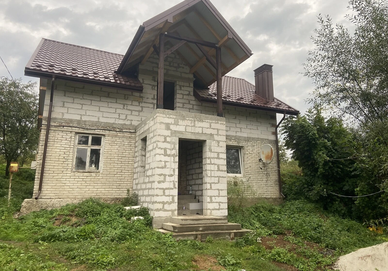 Будинок, Стоянці: 32 сотки, сад, металочерепиця
