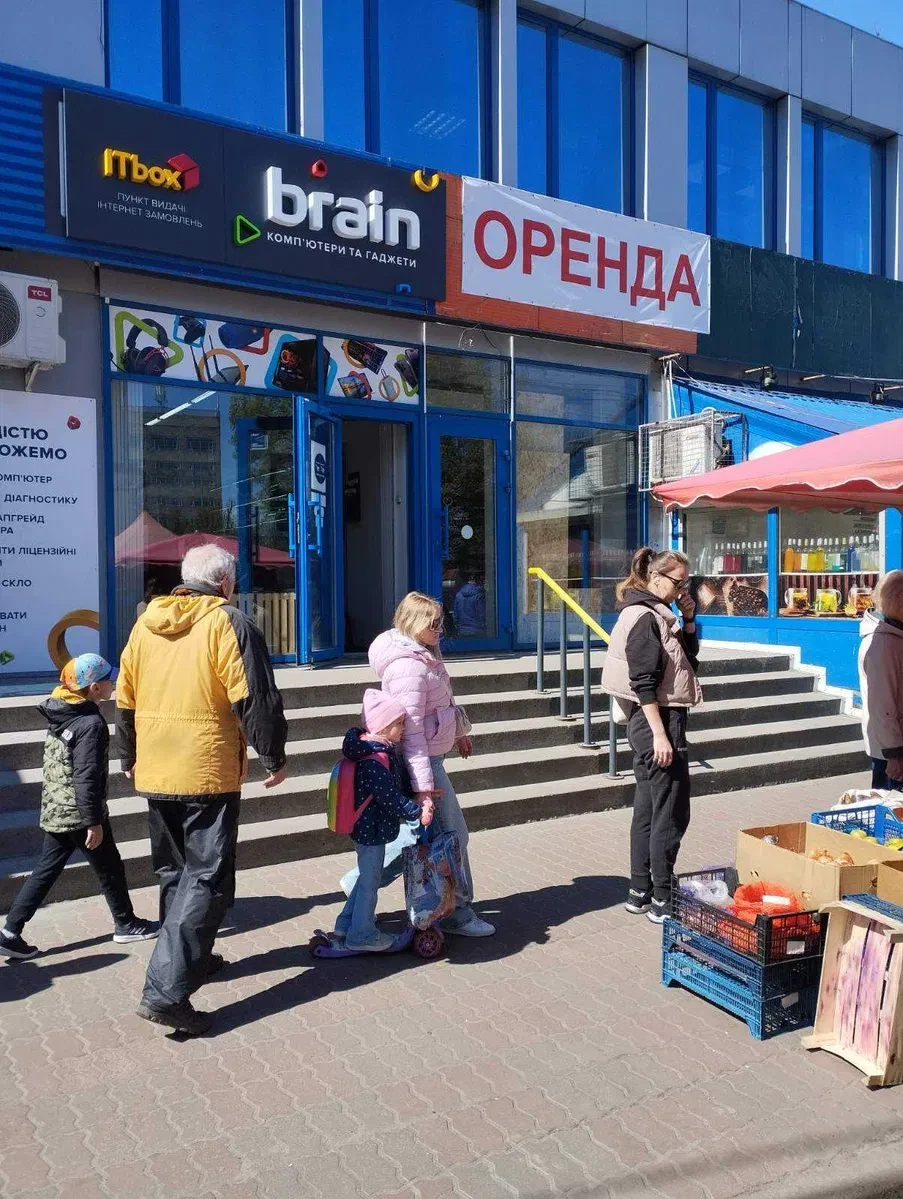 Приміщення, Оболонський: фасадне, місце під рекламу, два входи - фото 1