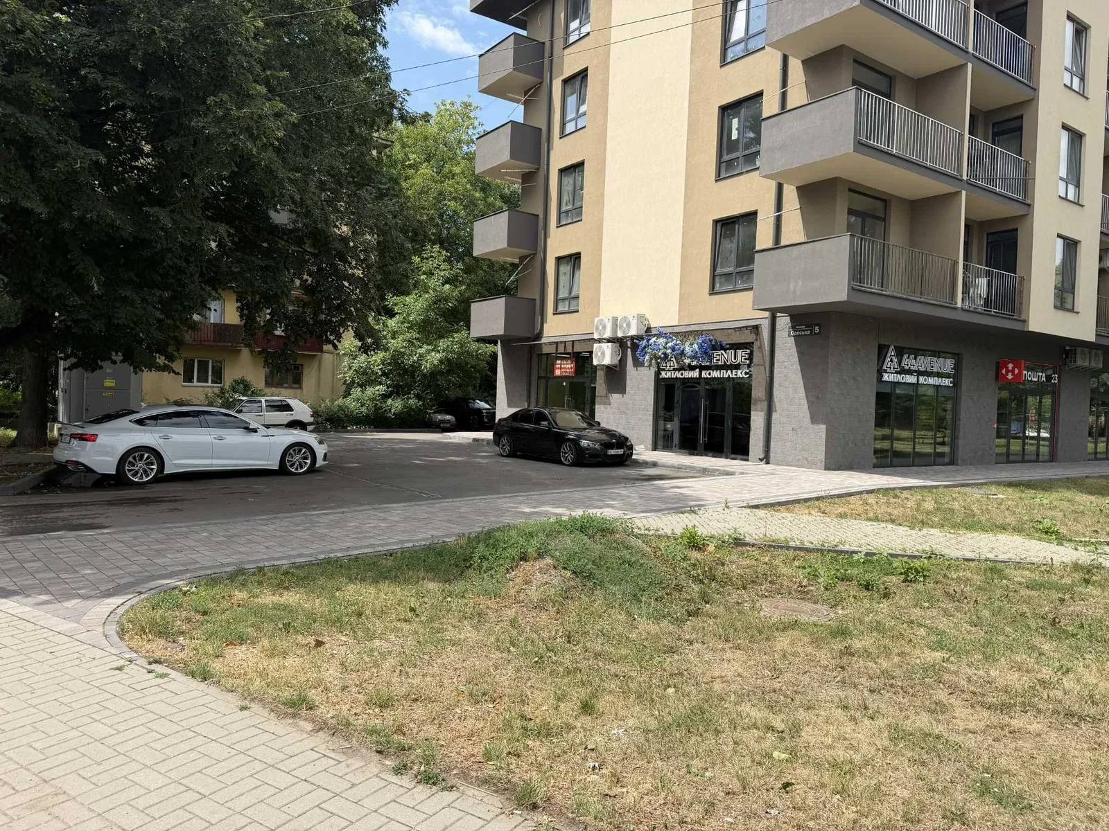 Приміщення, Ужгород: фасадне, паркінг, панорамні вікна - фото 1