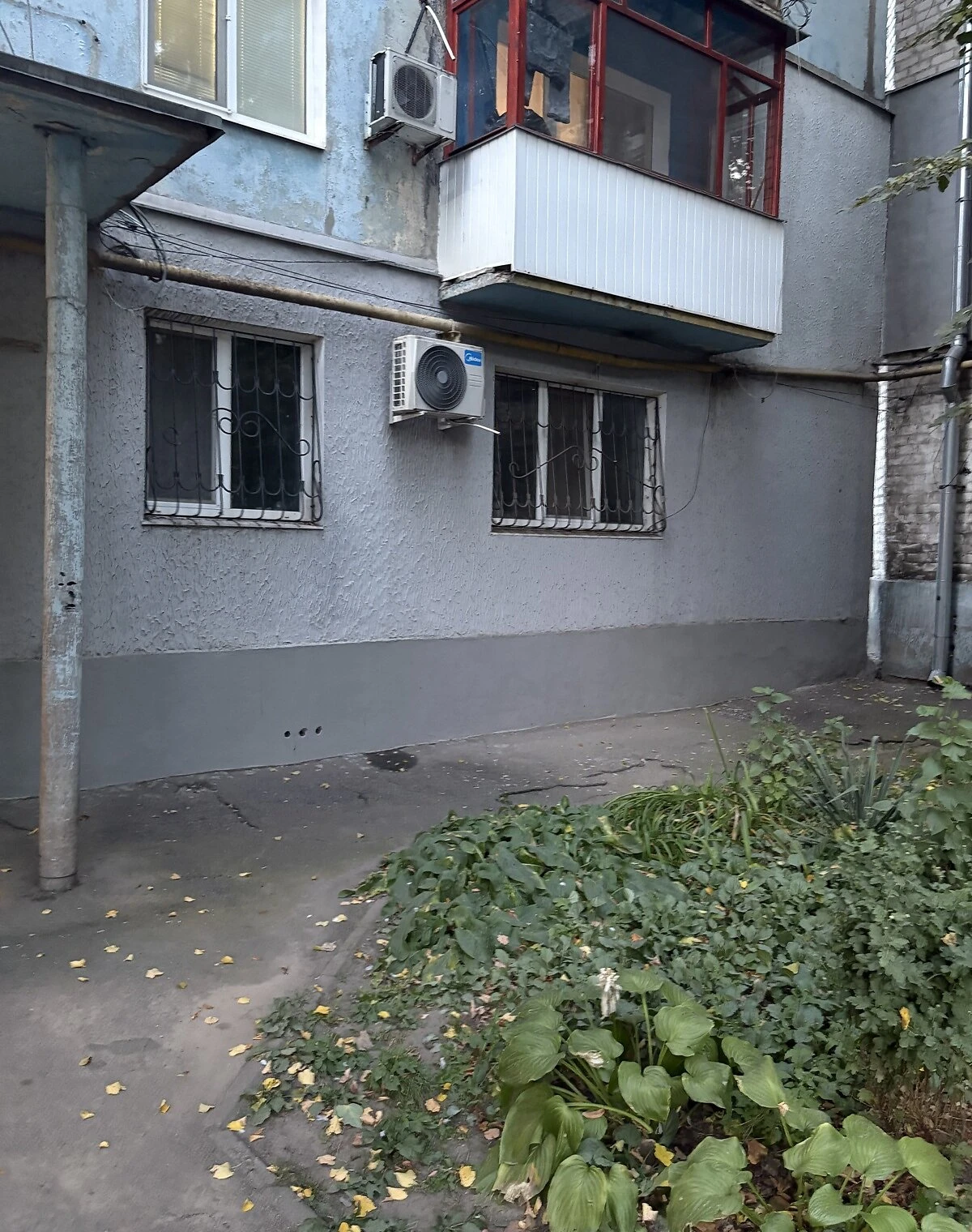 2-кімнатна квартира, Комунарський: кухня-студія, торг - фото 1
