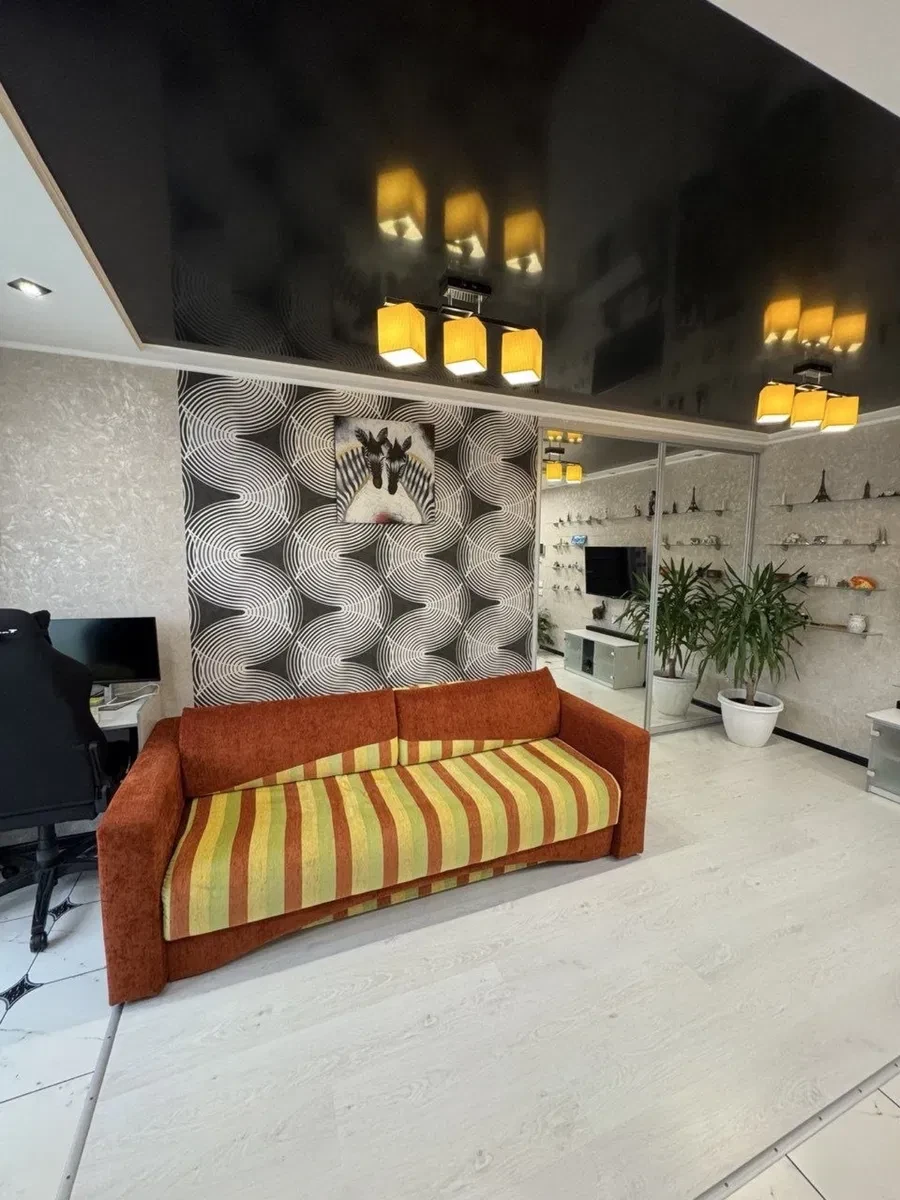 2-кімнатна квартира, Чечелівський: сталінка, ремонт, меблі й техніка - фото 1