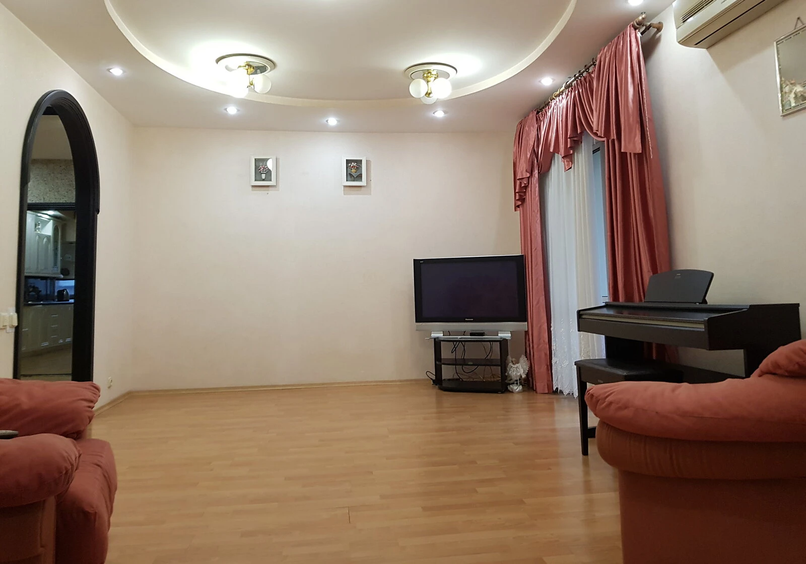 4-кімнатна квартира, Центр: паркомісце, можна з малими дітьми - фото 1