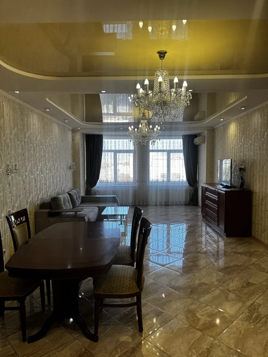 4-кімнатна квартира, Печерський: ліфт без світла, сховище - фото 1