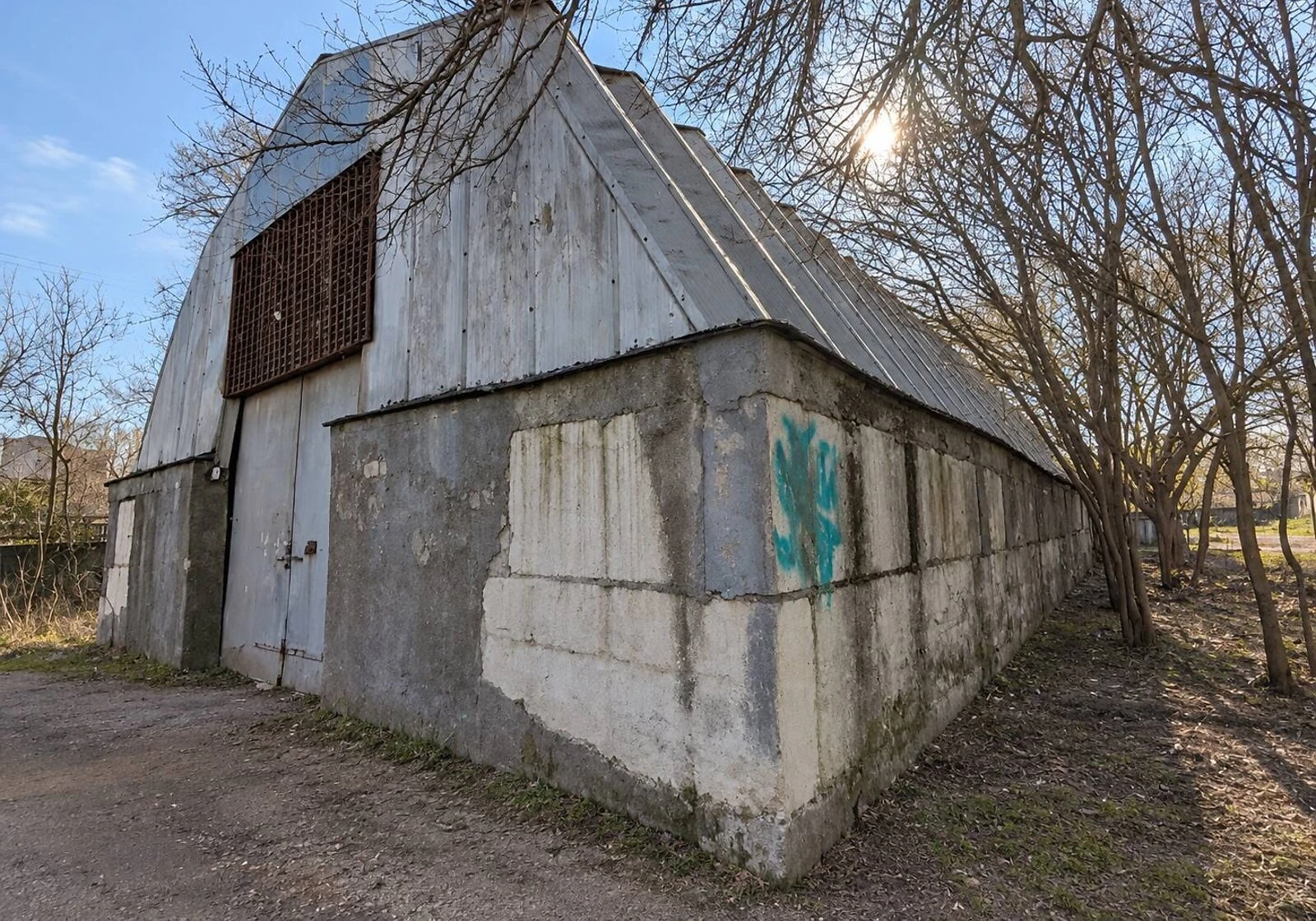 Склад, 4-й переулок Житомирский: охранник, потолок 7,5 м - фото 1