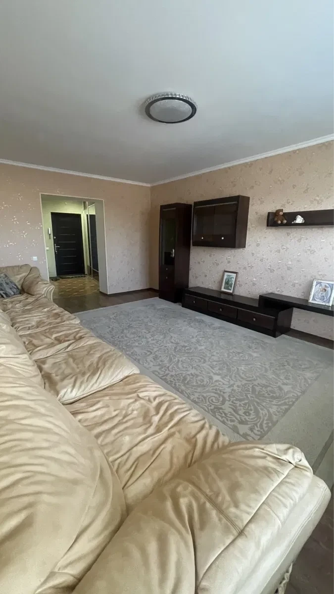 3-кімнатна квартира, Кам'янець-Подільський: авторський ремонт, паркінг - фото 1