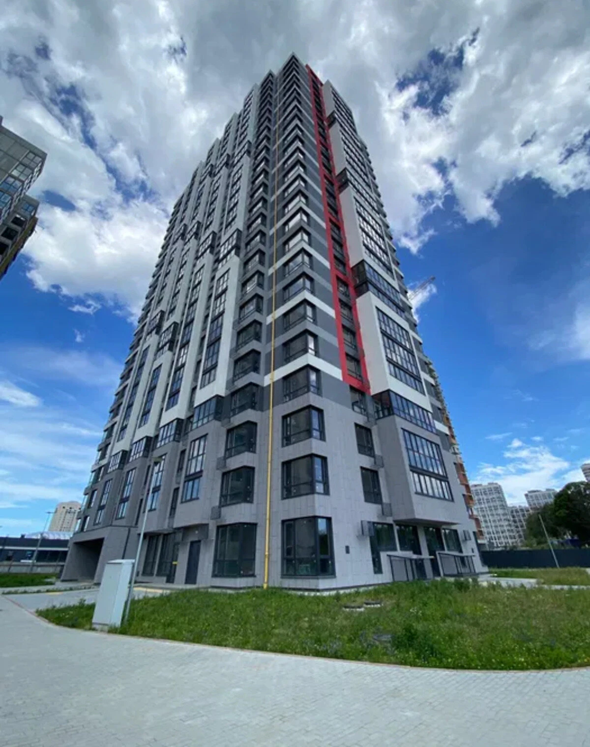 3-комнатная квартира, Виноградарь: дом 2025 года, закрытый двор - фото 1