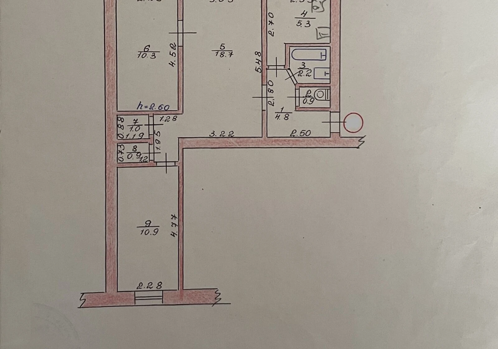 3-кімнатна квартира, Ізяслав: цегляні стіни, бойлер