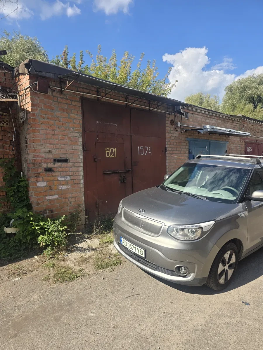 Гараж, Пирогово: кімната 12 м², вид на озеро, 2 погреби