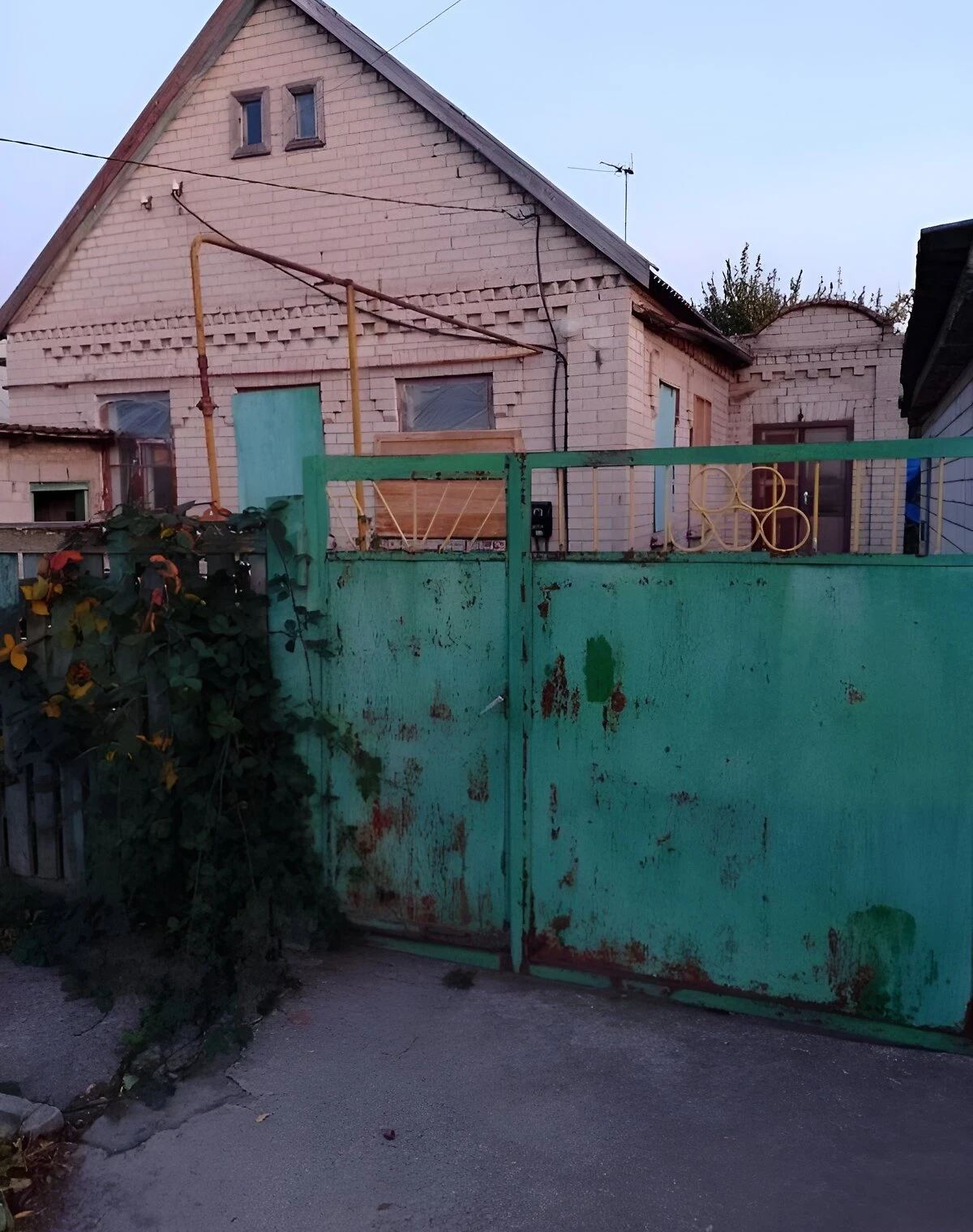 Будинок, Запоріжжя: гараж у дворі, 3 сотки