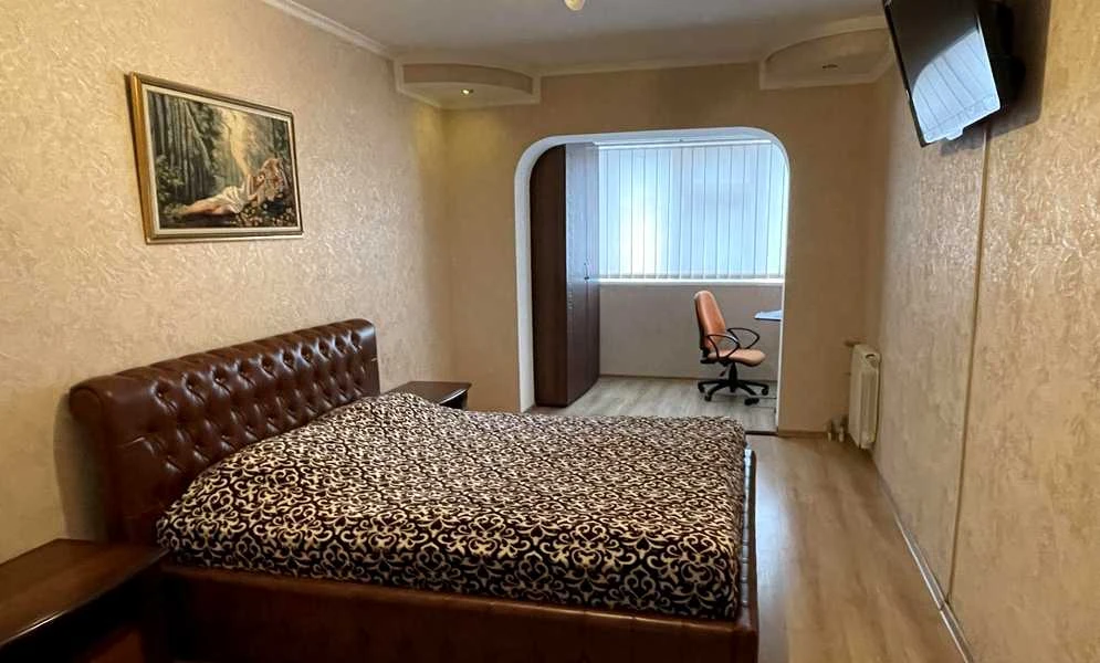 3-кімнатна квартира, Космічний: нові меблі й техніка, можна з дітьми - фото 1