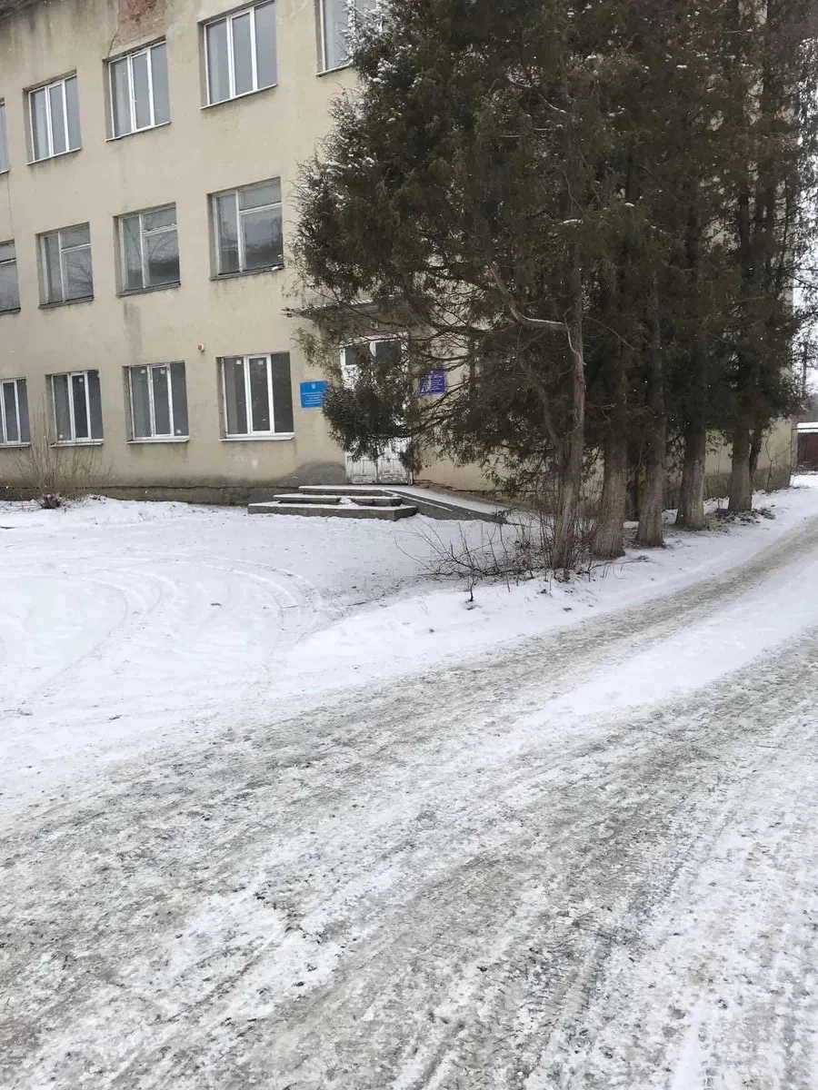 Адміністративна будівля, Долина: 3 поверхи, 42 кВт, земля 800 м² - фото 4