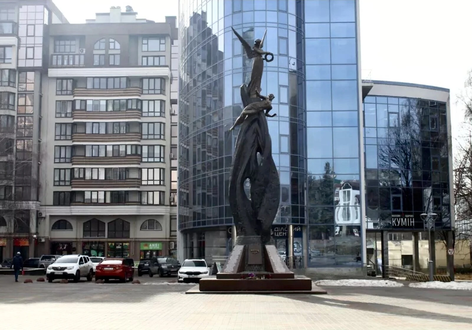 Здається комерційне приміщення в центрі: резервне живлення, укриття