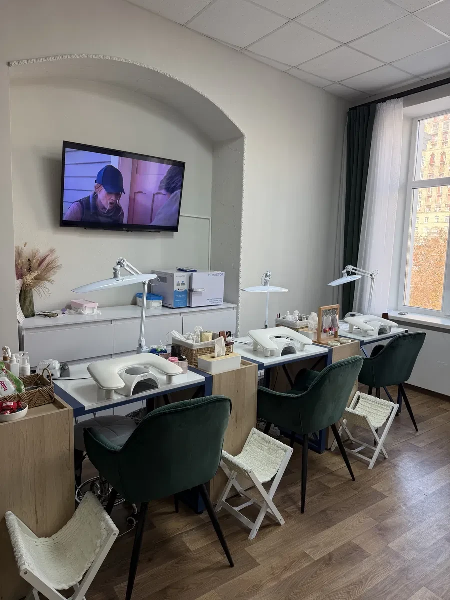 Місце майстра манікюру, Печерський: центр Києва, витяжка, кондиціонер - фото 1