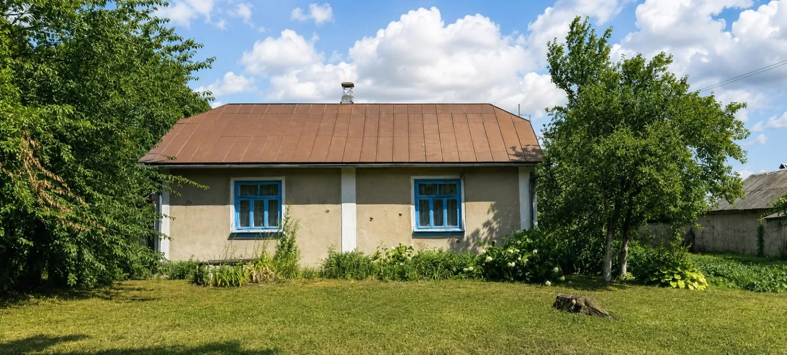 Дом, Хорупань: большой сад, гараж и подсобные помещения