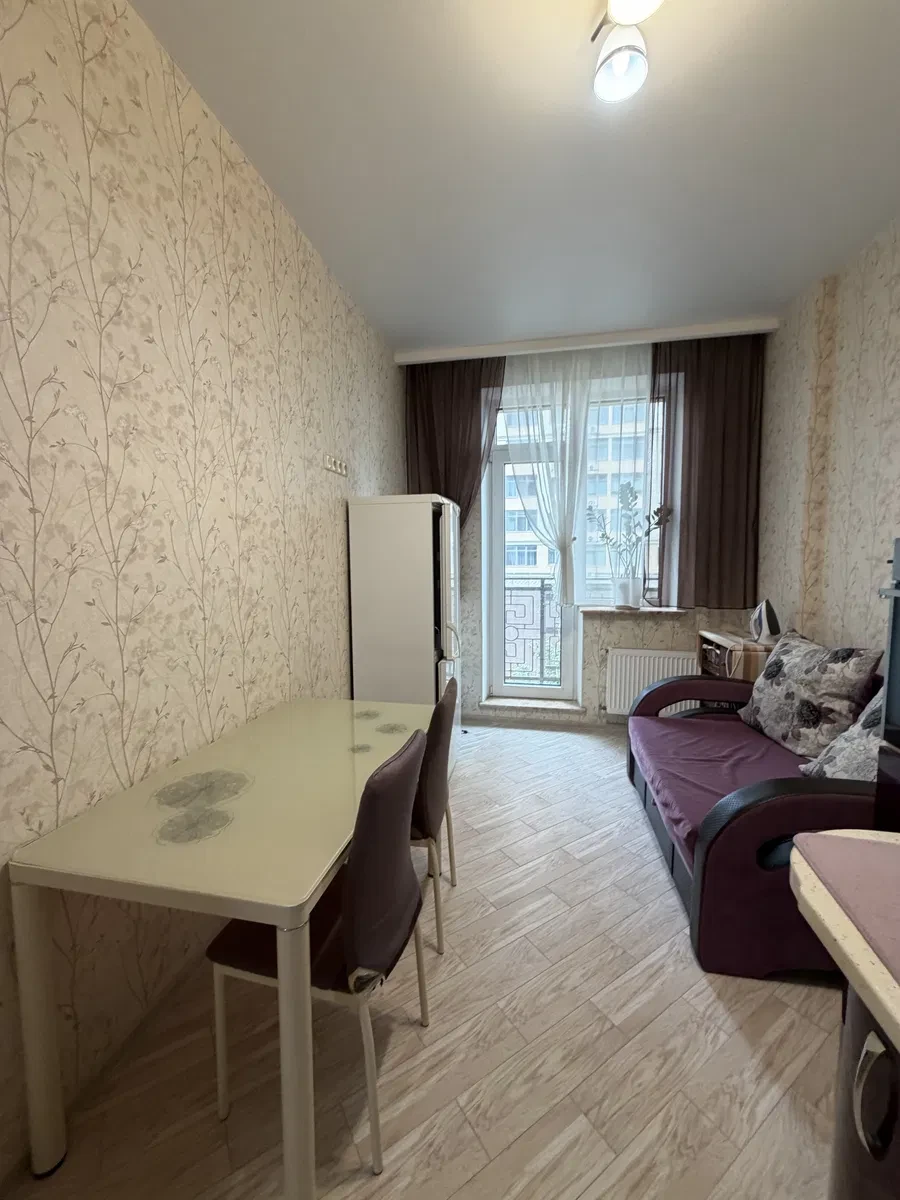 1-кімнатна квартира у ЖК Жемчужина: євроремонт, кухня з диваном - фото 3