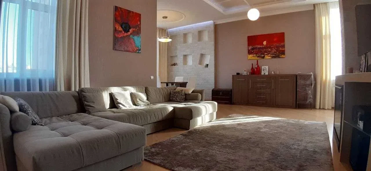 3-кімнатна квартира, Шевченківський: авторський ремонт, 15 кВт