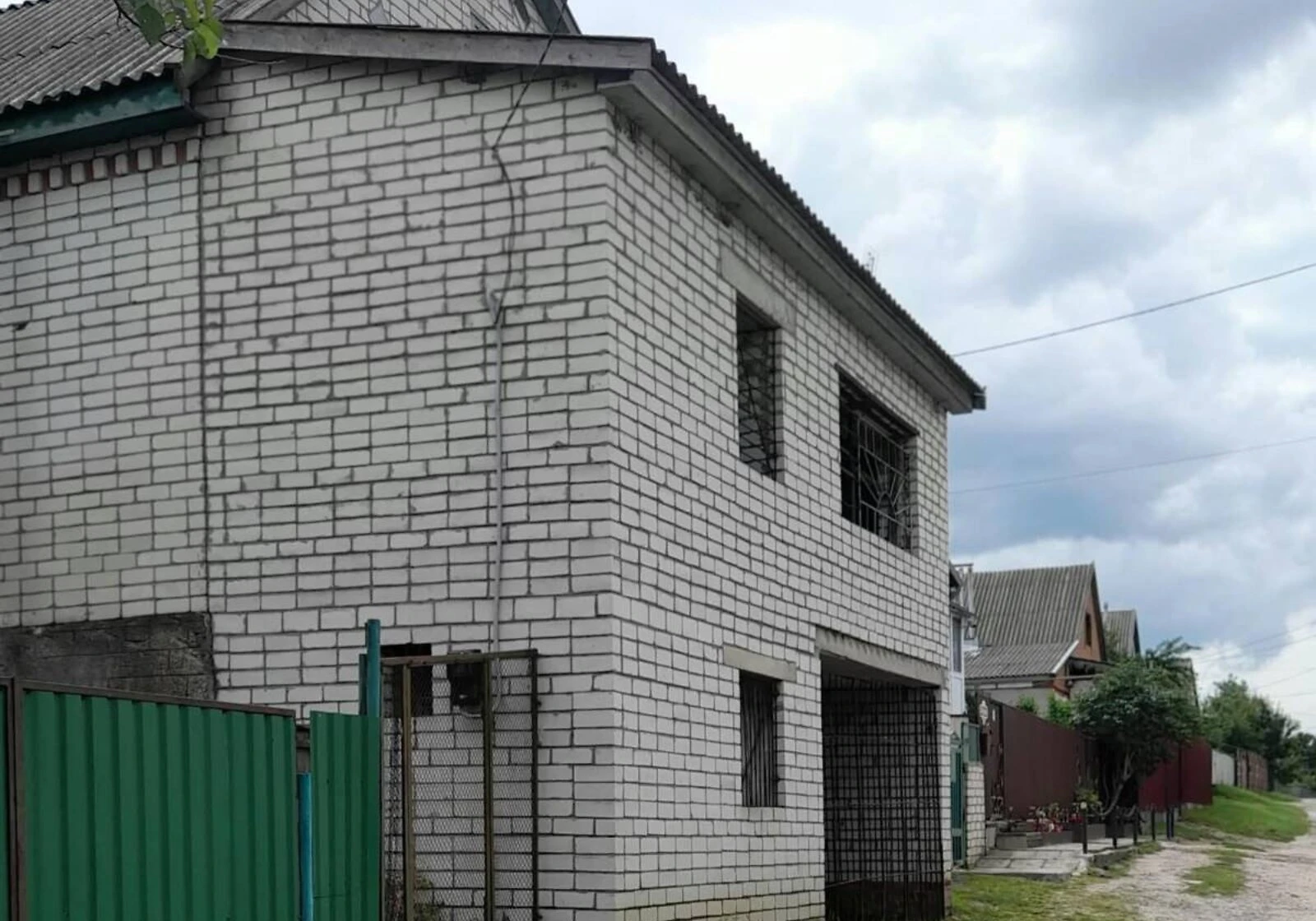 Частина будинку, Миргород: гараж, 3 сотки, потребує ремонту