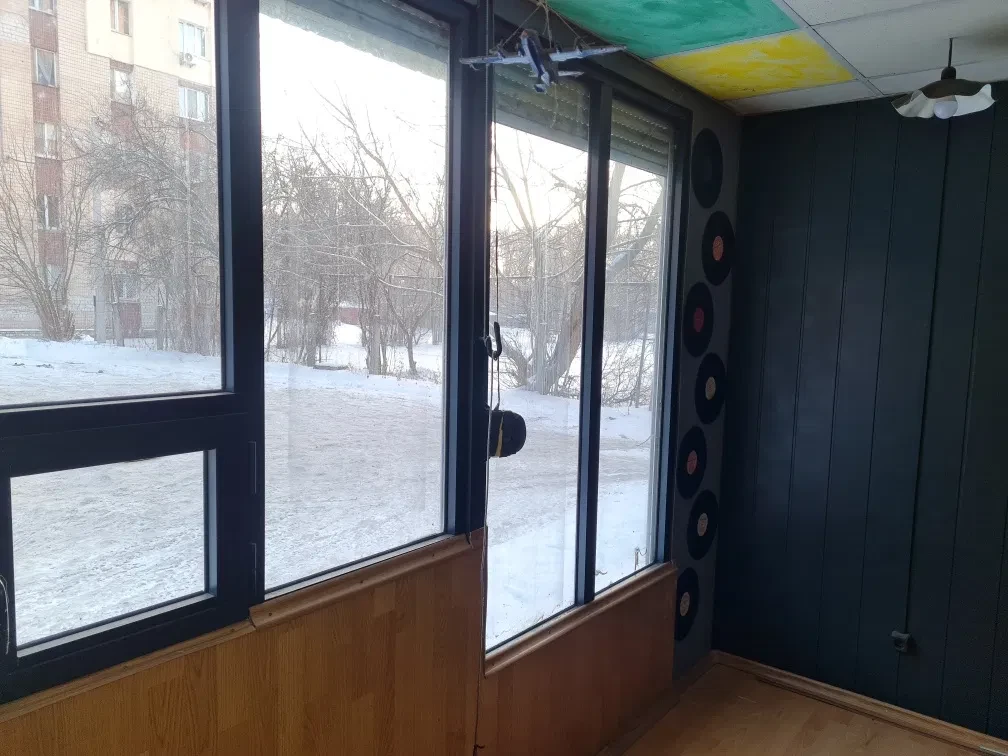 Кіоск у Броварах: діючий, з ремонтом, світло 220 V